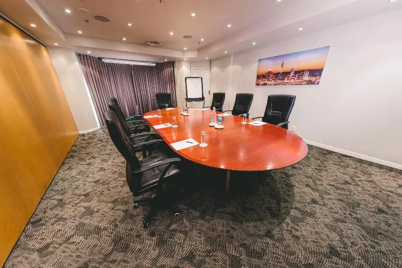 Parkside Hotel & Apartments