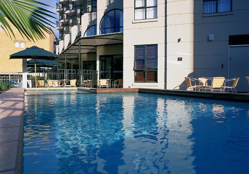 Parkside Hotel & Apartments