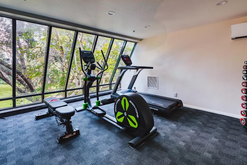 Parkside Hotel & Apartments