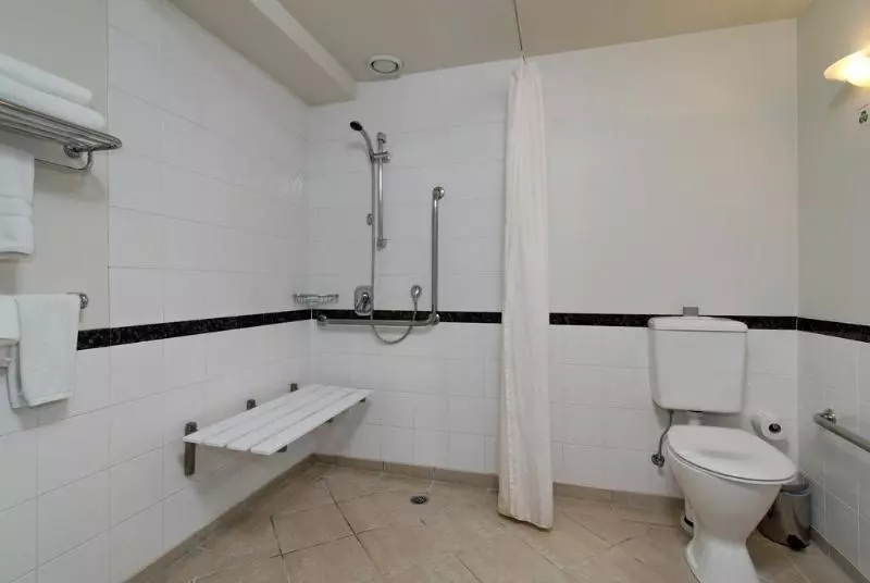 Parkside Hotel & Apartments