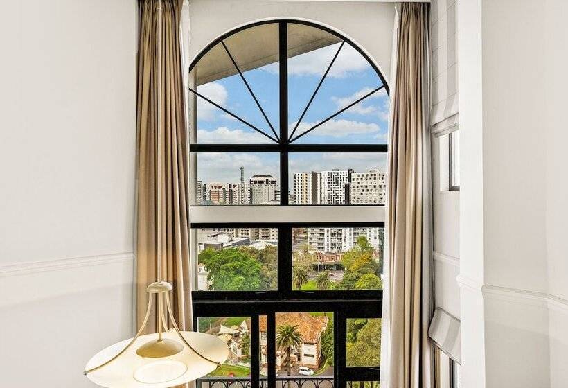 Parkside Hotel & Apartments