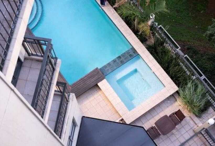 Parkside Hotel & Apartments