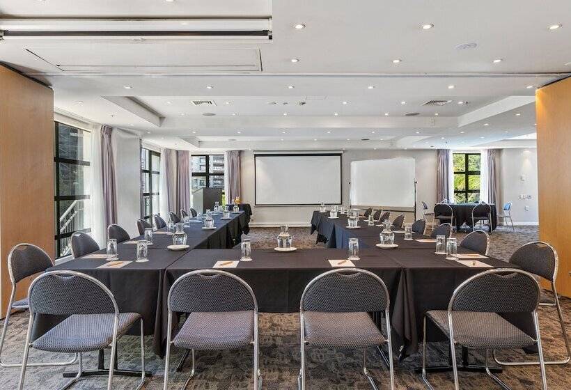 Parkside Hotel & Apartments