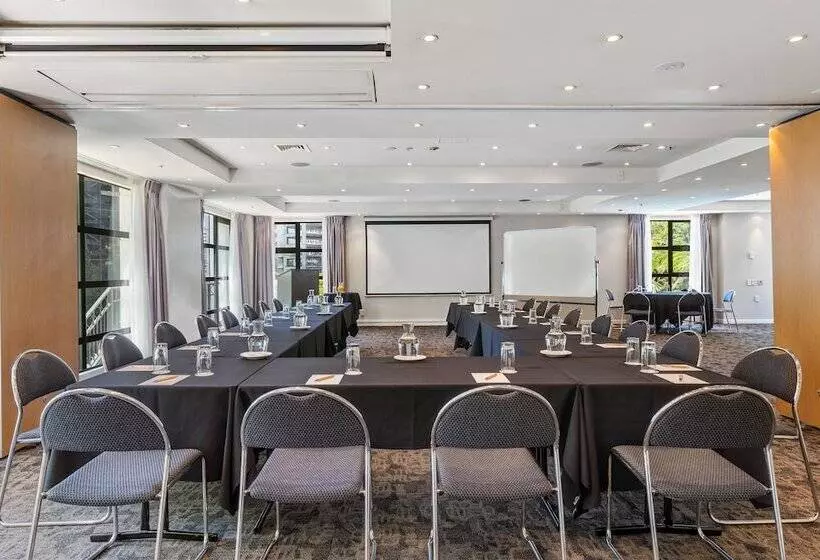 Parkside Hotel & Apartments