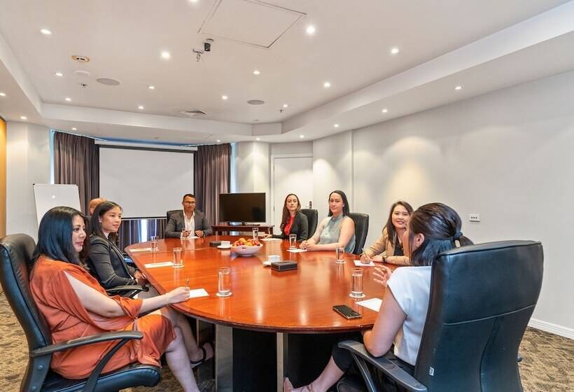 Parkside Hotel & Apartments