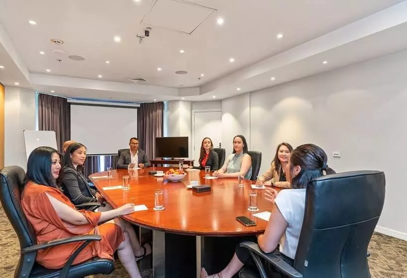 Parkside Hotel & Apartments