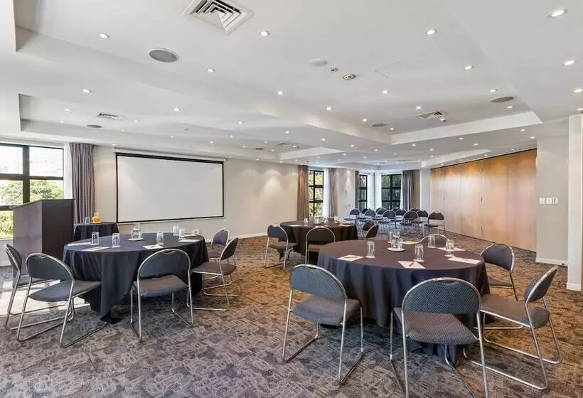 Parkside Hotel & Apartments