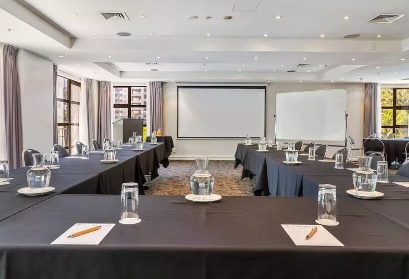 Parkside Hotel & Apartments