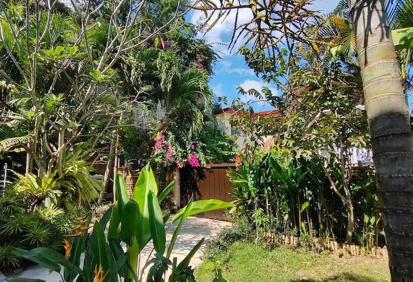 ベッドアンドブレックファースト Villa Senja Lombok