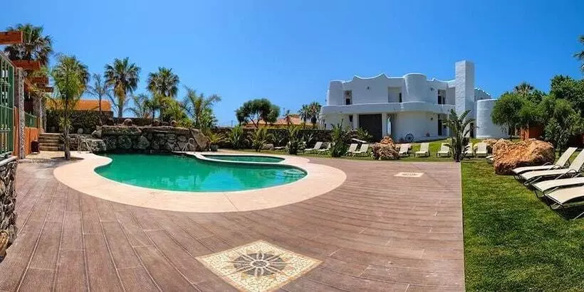 هتل Apartamentos Turisticos Bahia De Trafalgar