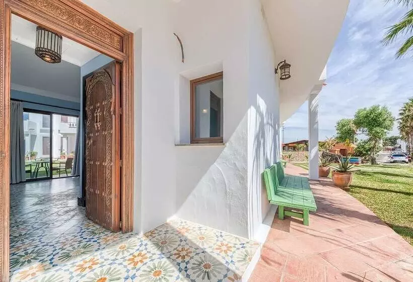 هتل Apartamentos Turisticos Bahia De Trafalgar