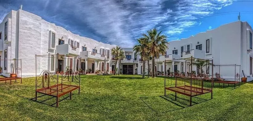 هتل Apartamentos Turisticos Bahia De Trafalgar
