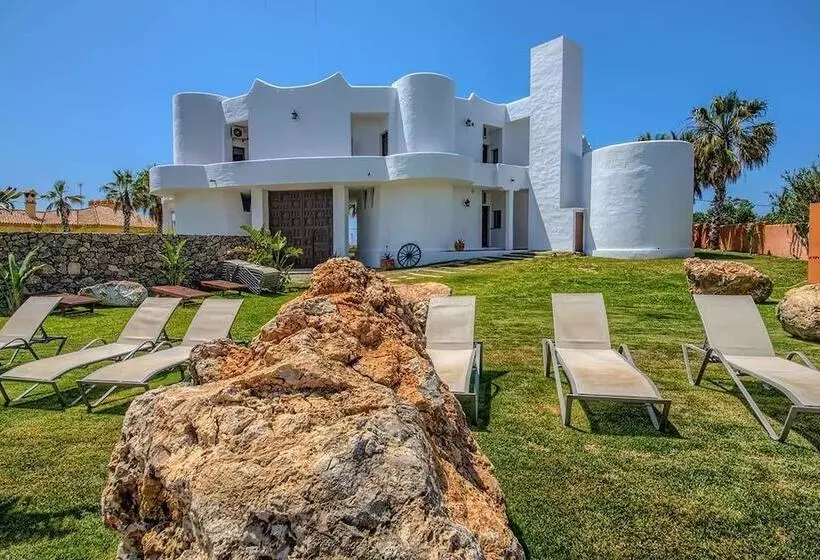 هتل Apartamentos Turisticos Bahia De Trafalgar