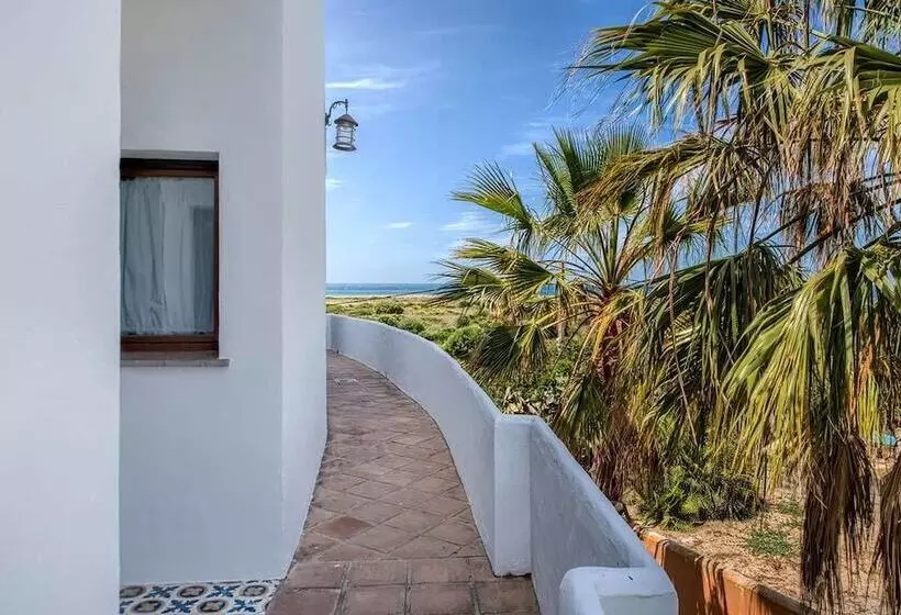 هتل Apartamentos Turisticos Bahia De Trafalgar