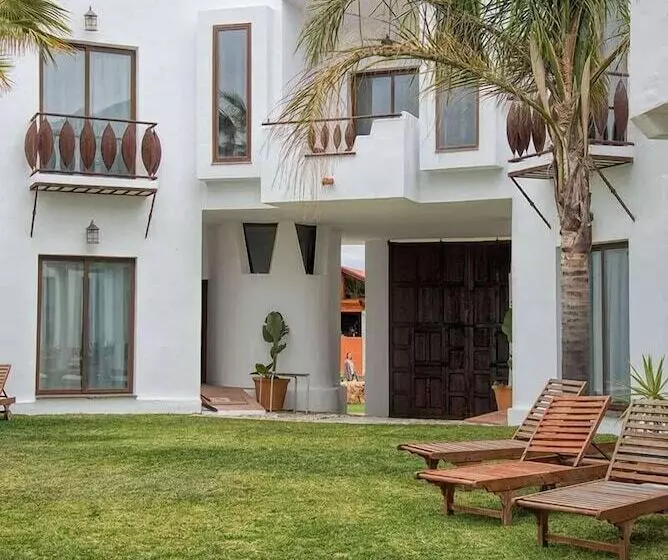 هتل Apartamentos Turisticos Bahia De Trafalgar