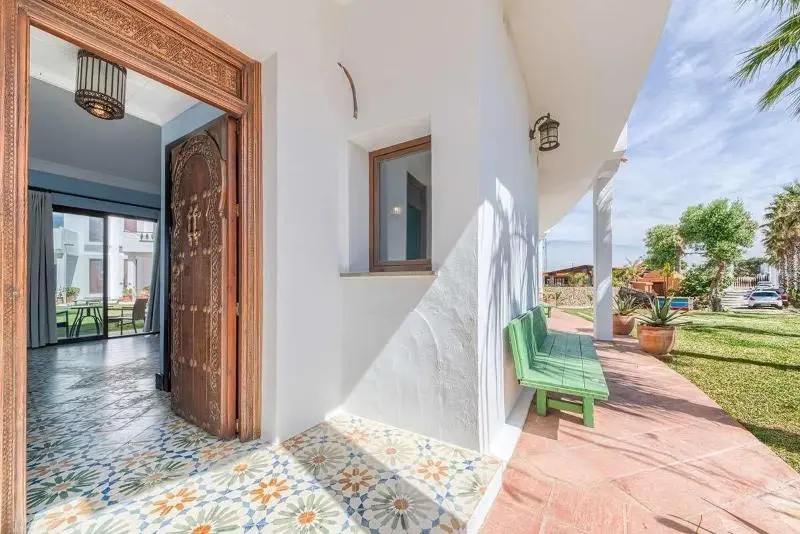 هتل Apartamentos Turisticos Bahia De Trafalgar