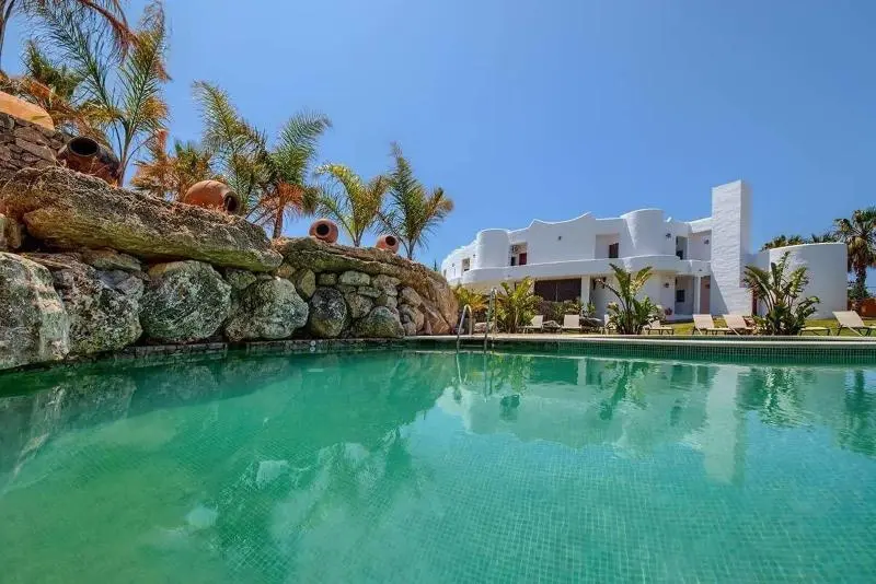 هتل Apartamentos Turisticos Bahia De Trafalgar