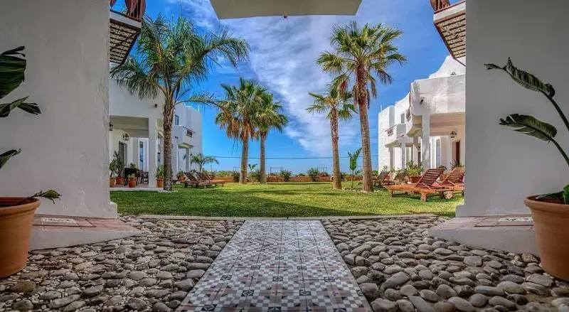 هتل Apartamentos Turisticos Bahia De Trafalgar