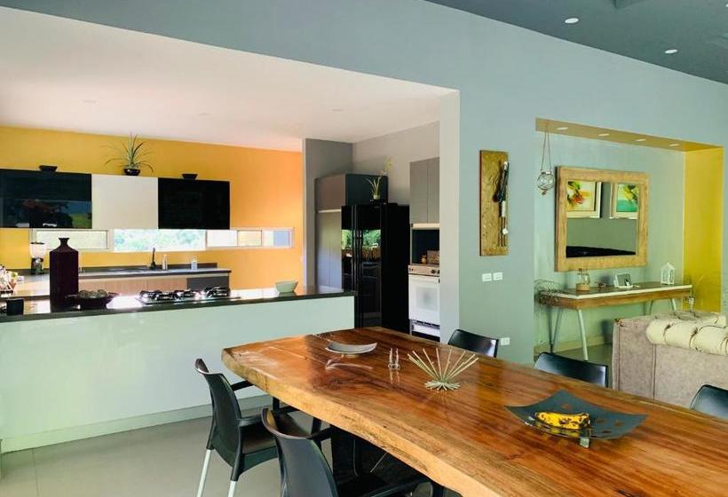 هتل Casa Luz Hospedaje, Pereira , Cerritos