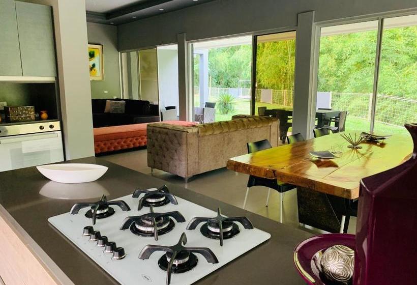 هتل Casa Luz Hospedaje, Pereira , Cerritos