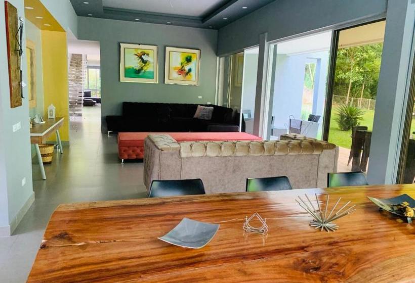 هتل Casa Luz Hospedaje, Pereira , Cerritos