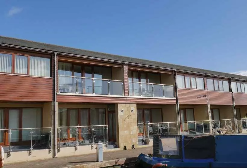 Hotelli Tewitfield Marina