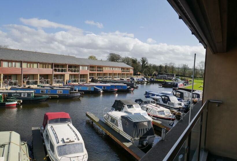 Hotel Tewitfield Marina