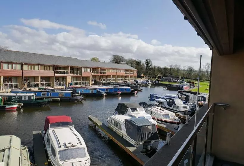 Hotelli Tewitfield Marina