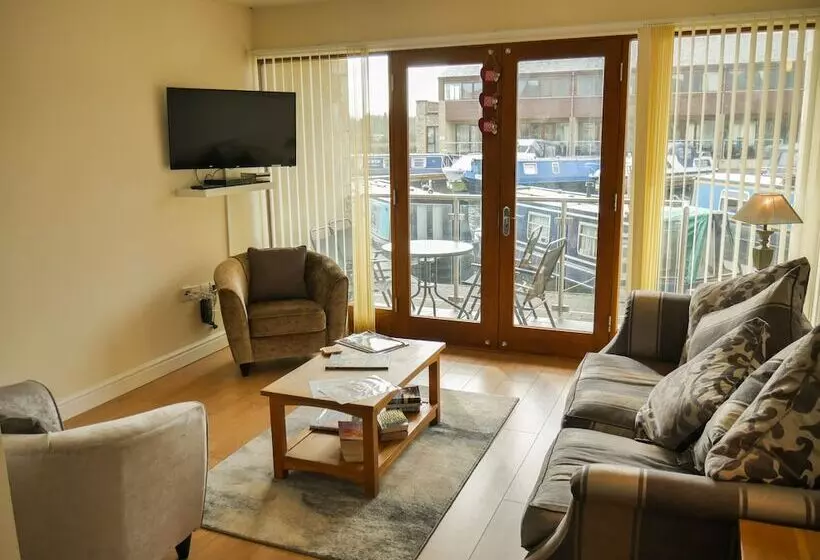 Hotelli Tewitfield Marina