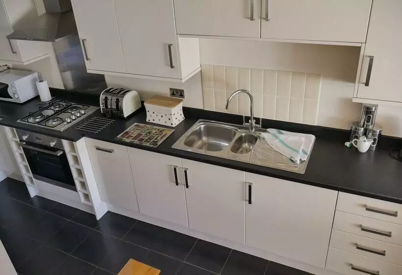 Hotelli Tewitfield Marina