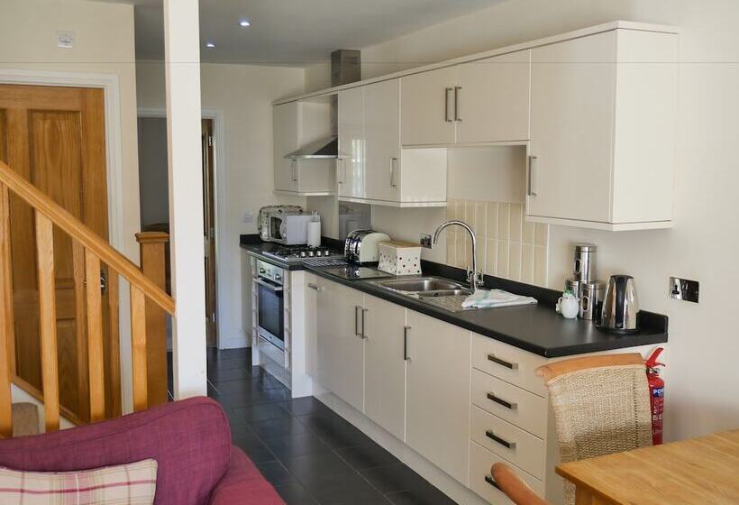 Hotel Tewitfield Marina