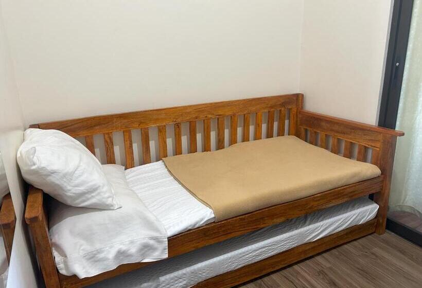 Rosarich Homestay Bristle Ridge Residences