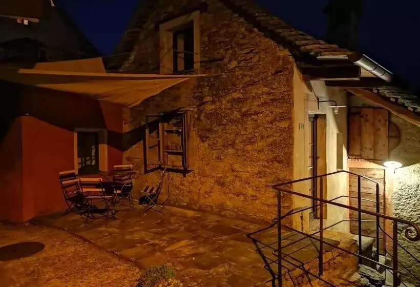 تختخواب و صبحانه Case Di Sotto, House & Breakfast