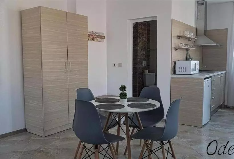 پانسیون Guesthouse Odesos