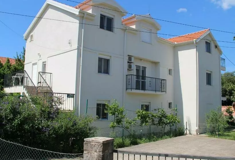 پانسیون Apartments Lustica