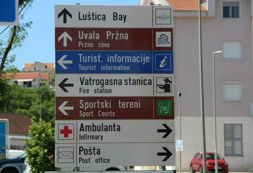 پانسیون Apartments Lustica