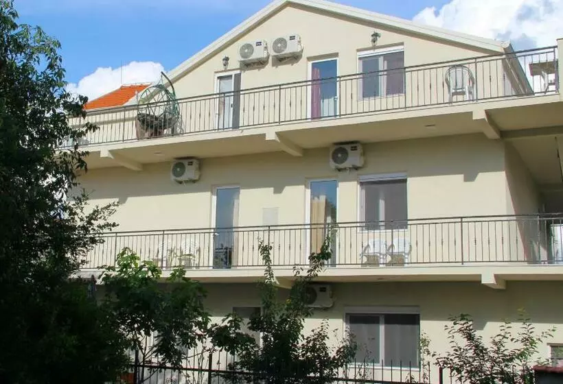 پانسیون Apartments Lustica