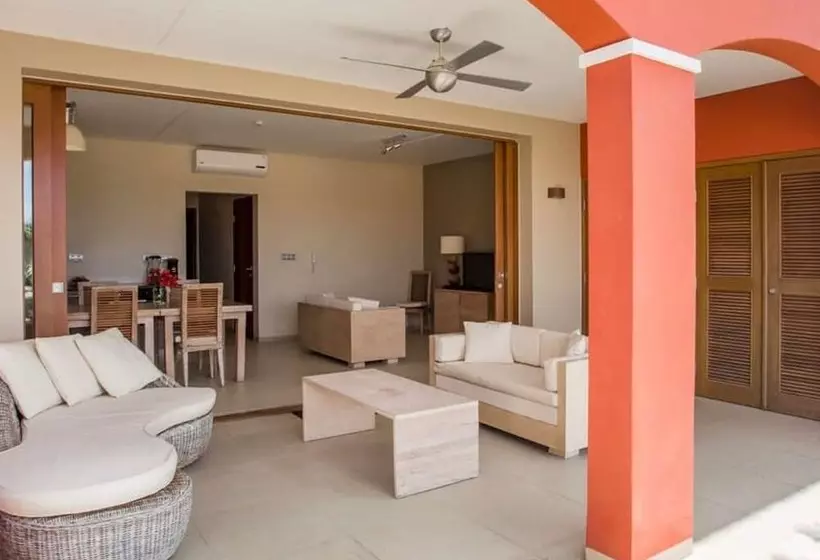 استراحتگاه Spanish Water Apartments
