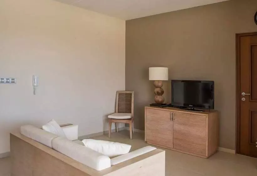 استراحتگاه Spanish Water Apartments