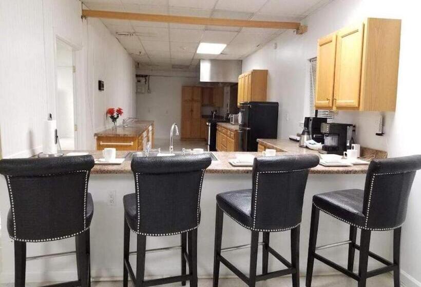 فندق 9br Sleeps 19. Amazing Deal!!