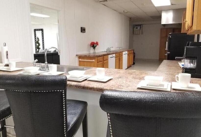 فندق 9br Sleeps 19. Amazing Deal!!