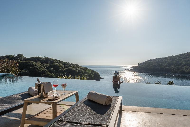 모텔 Mövenpick Resort Agios Nikolaos Sivota