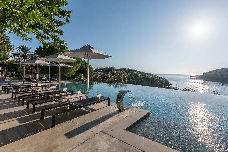 모텔 Mövenpick Resort Agios Nikolaos Sivota