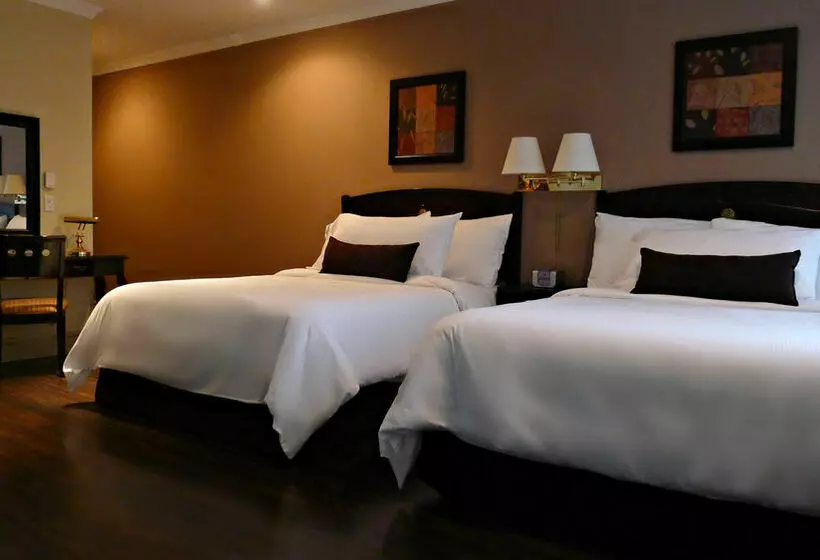 Grand Hotel & Suites