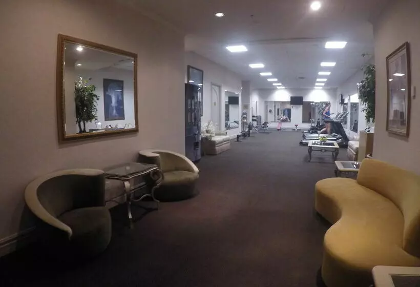 Grand Hotel & Suites