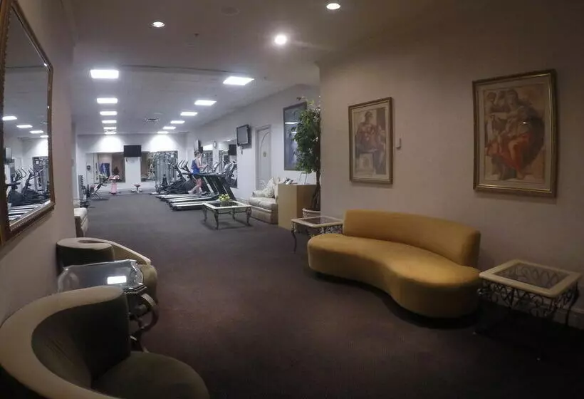 Grand Hotel & Suites