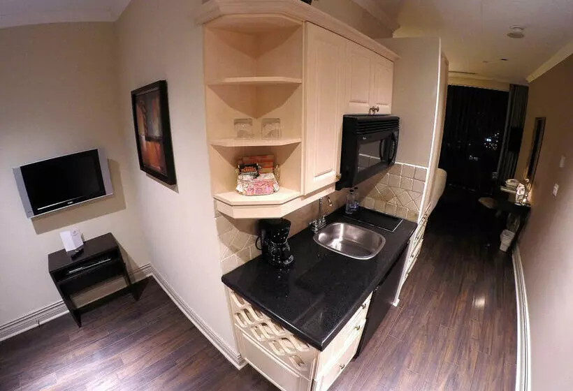 Grand Hotel & Suites