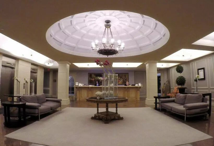 Grand Hotel & Suites