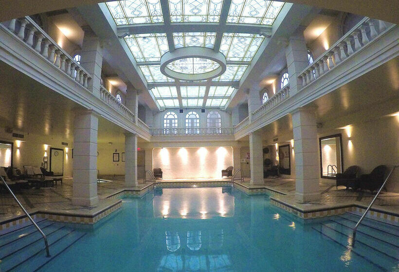 Grand Hotel & Suites