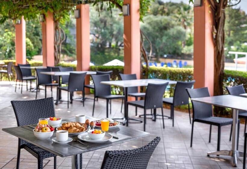 فندق Century Resort